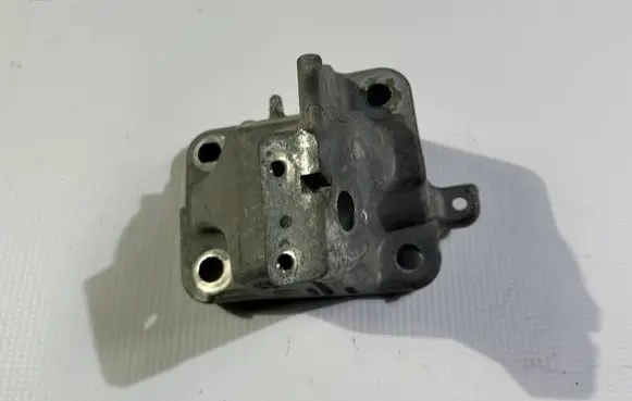 Dodge Durango Engine mounting bracket 68275984AA