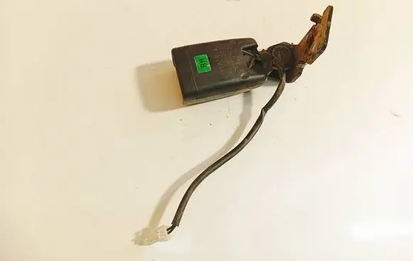 Front seatbelt buckle