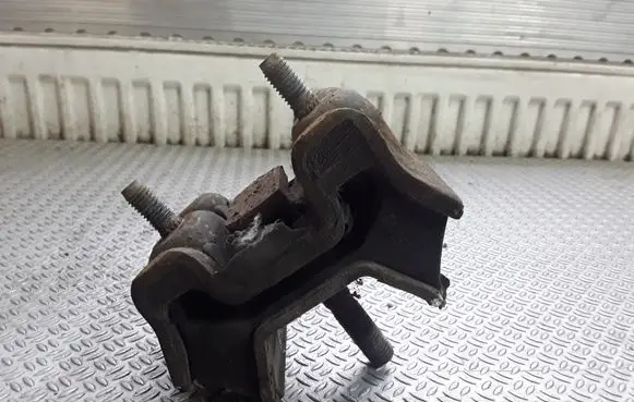 Mercedes-Benz ML W163 Engine mount bracket A1632400117