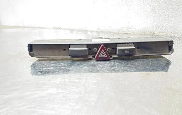 Opel Astra H Hazard light switch 13100105
