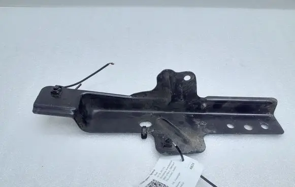 Audi Q7 4L Fender mounting bracket 4L0805697