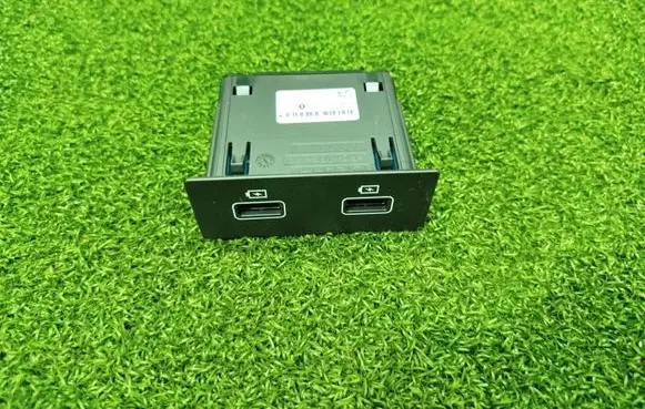 Renault Arkana USB socket connector 280230033R