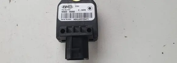 Hyundai i30 Airbag deployment crash/impact sensor