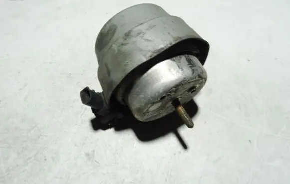 Audi A4 S4 B6 8E 8H Engine mount bracket 8E0199379E
