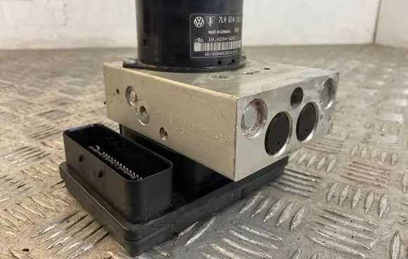 Volkswagen Touareg I ABS Pump 7L0907379G 7L0614111H