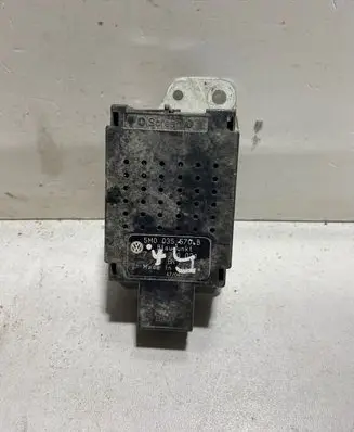 Volkswagen Golf VI Aerial antenna amplifier 5M0035570B