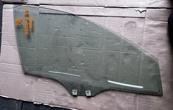 Mazda 6 Sliding door window/glass brak