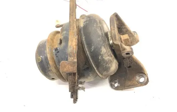Toyota Land Cruiser (FJ75) Engine mount vacuum valve 