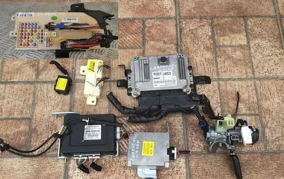 KIA Carens III Engine ECU kit and lock set 