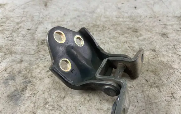 Mitsubishi Pajero Sport I Front door upper hinge