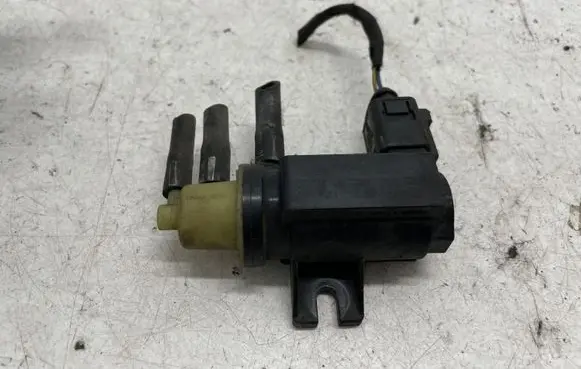 Volkswagen PASSAT CC Vacuum valve 1K0906627A