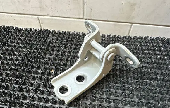 Honda Jazz IV GR Front door upper hinge 