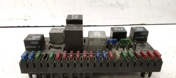 Audi 80 90 S2 B4 Fuse module 443941822B