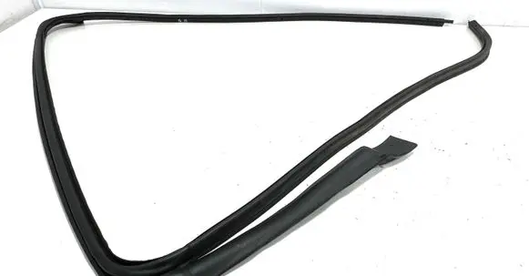Opel Ampera Rubber seal rear door window/glass 