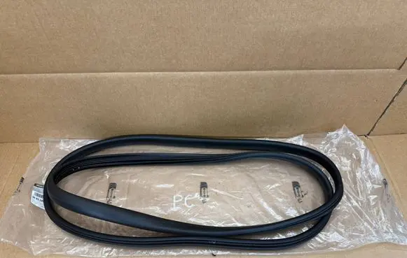 Renault Clio IV Front door rubber seal 808324926R
