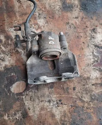 Volkswagen PASSAT B5.5 Front brake caliper
