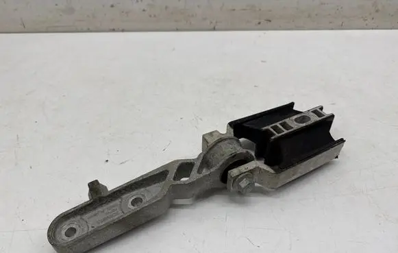 Volvo XC90 Engine mount bracket 31330594