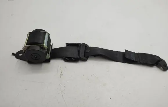 Toyota Avensis T270 Middle seatbelt (rear) 7335005070 633697900 AUT0M081LES