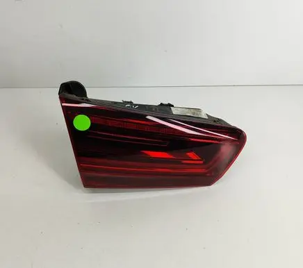 Tailgate rear/tail lights