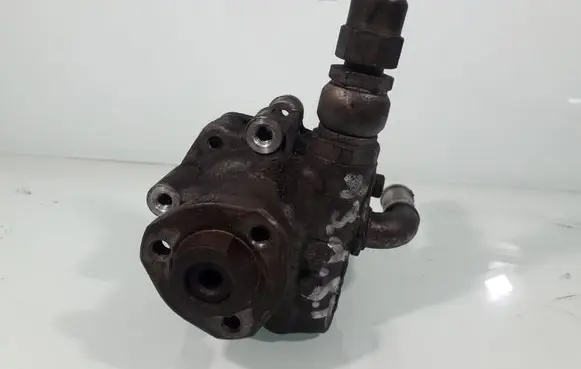 Volkswagen Golf IV Power steering pump 1J0422154B