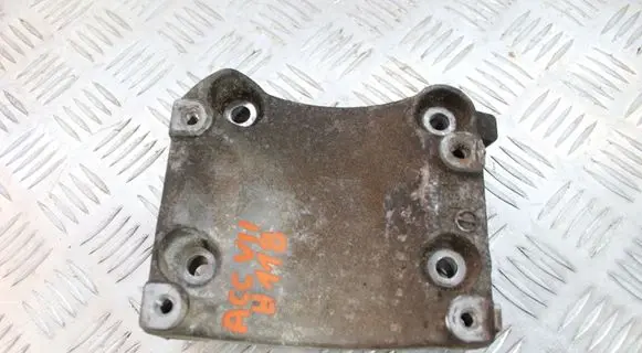 Honda Accord Bracket in trunk/boot 