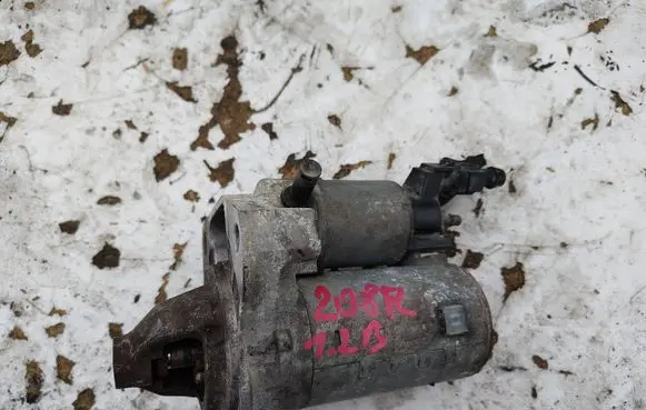Peugeot 208 I Starter motor 9671530880