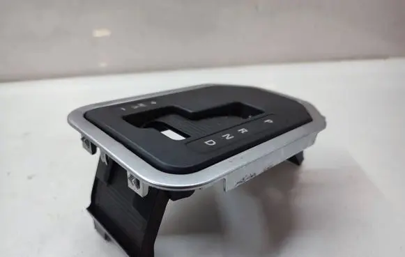 Land Rover Discovery 4 - LR4 Gear shifter surround trim plastic AH22F6988AB