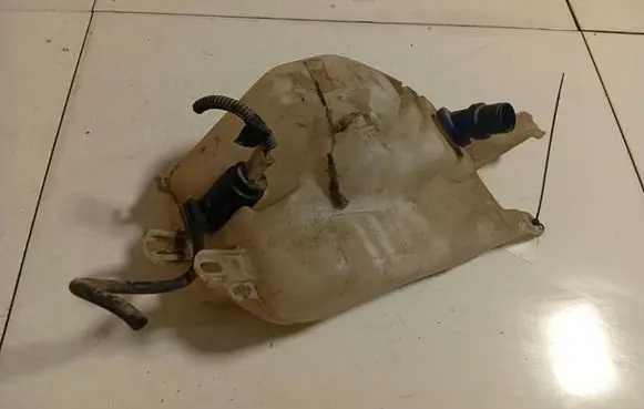 Alfa Romeo 147 Windshield washer fluid reservoir/tank