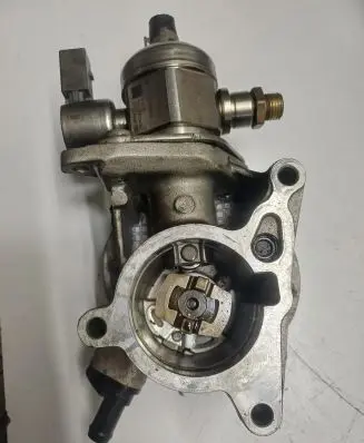 Volkswagen Golf V Vacuum pump 06H127025Q