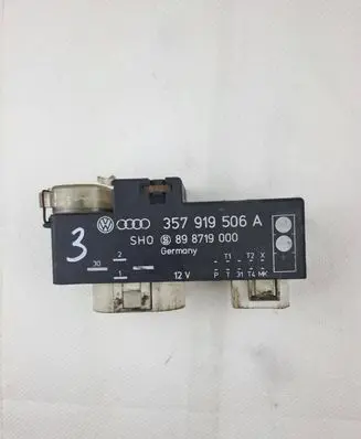 Volkswagen PASSAT B4 Coolant fan relay 357919506A 898719000