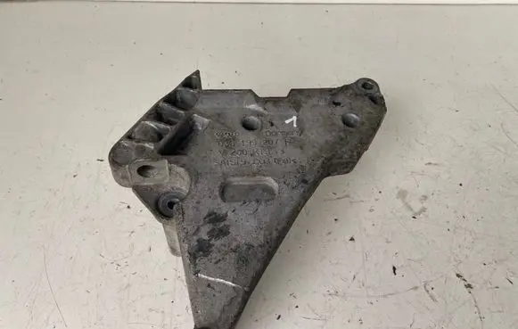 Volkswagen PASSAT B6 Engine mounting bracket 03G199207F