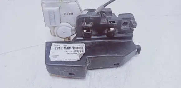 KIA Carens II Front door lock