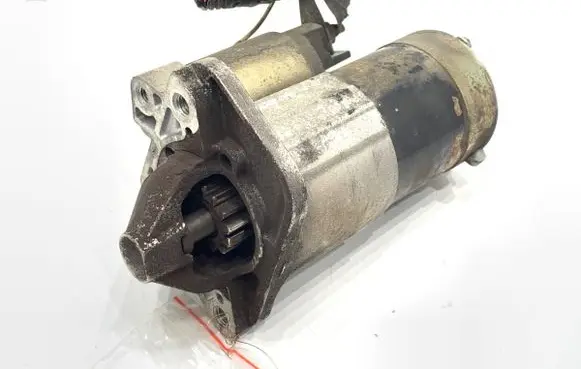 Renault Clio III Starter motor 8200306595