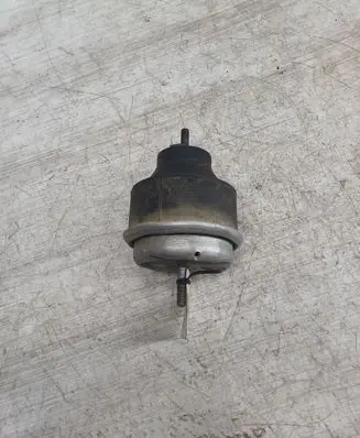 Volkswagen PASSAT B5 Engine mount bracket