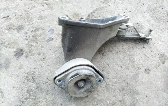 Audi A4 S4 B5 8D Gearbox mounting bracket 8D0399114S