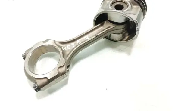 Toyota Avensis Verso Piston with connecting rod 