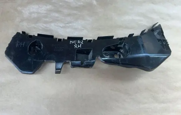 Mazda 2 Rear bumper mounting bracket D09H502H1