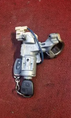 Toyota Corolla E120 E130 Ignition lock 450201212