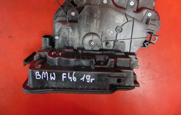 BMW 2 F46 Rear door lock 7281940