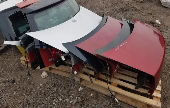 Fiat Punto (188) Tailgate/trunk/boot lid raudonas.