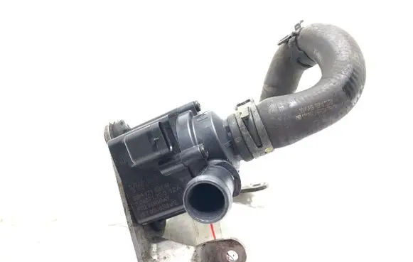 Audi Q8 Oil filter mounting bracket 06H121601N