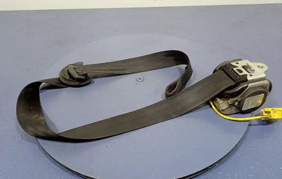 Volkswagen Golf V Front seatbelt 1K3857705