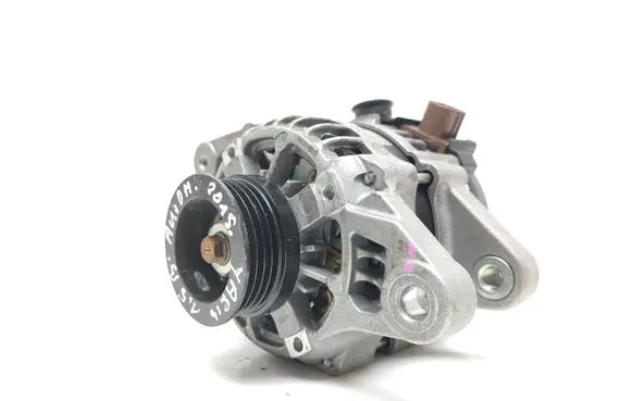 Toyota Yaris Generator/alternator 2706021220 12V28100 1042112010