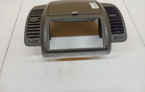 Nissan Note (E11) Dash center air vent grill P10574A27800
