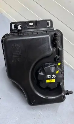 BMW 3 F30 F35 F31 Coolant expansion tank/reservoir 8617047