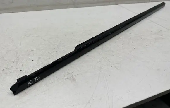 Mercedes-Benz CLA C118 X118 Front door glass trim molding