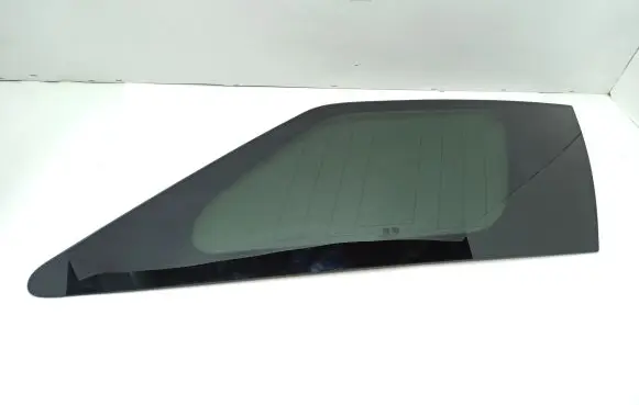 Cadillac SRX Rear side window 43R004596