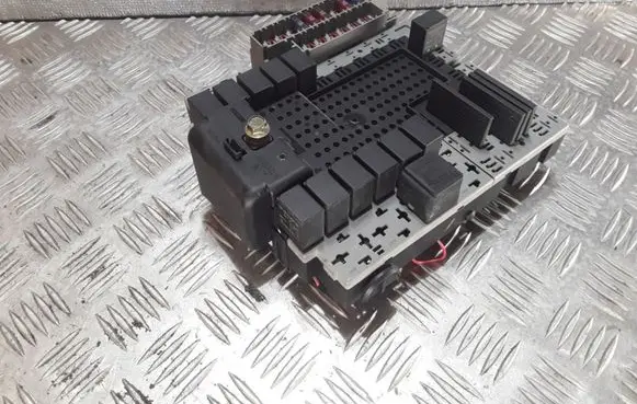 Volvo S80 Fuse module 9494673