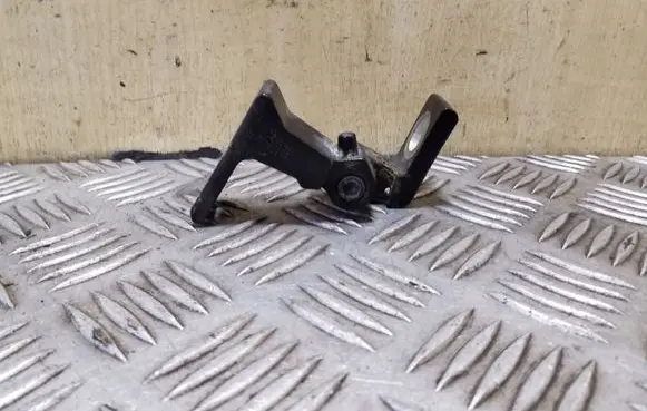 Volkswagen Tiguan Front door upper hinge 5N0831402