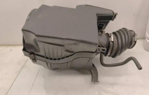 Volvo V40 Air filter box AV619600BF